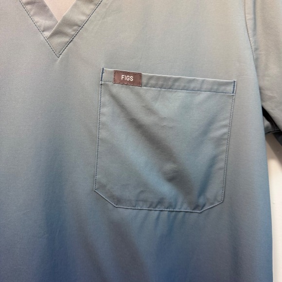 FIGS Technical Collection Scrub Top Ombre Blue Grey V Neck Short Sleeve Large - Picture 2 of 5